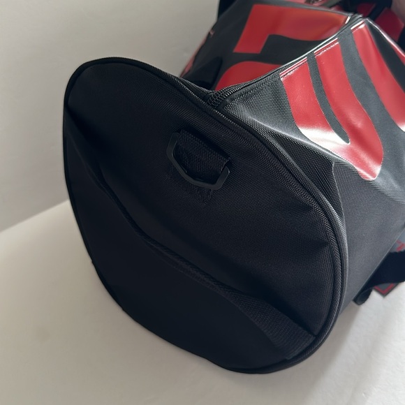 POLO RALPH LAUREN || The Polo Red Duffle Bag. - Picture 5 of 8